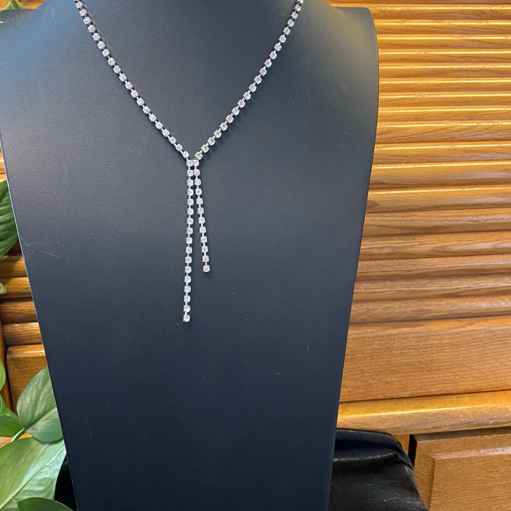 Vintage Avon necklace and earrings